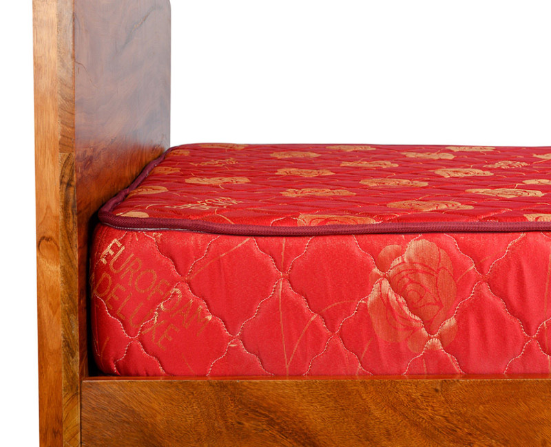 Comfom Quailted deluxe 4*6  8INCHES  Red
