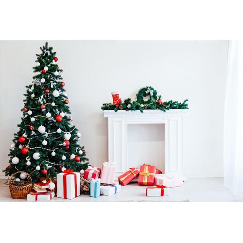 Christmas Tree , Balls, With Garland - Green